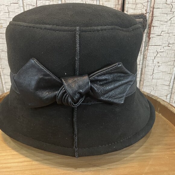* SOLD * Women Vintage Suede Bucket Hat Winter Shearling Dress Beret Hat S/M - Picture 1 of 4